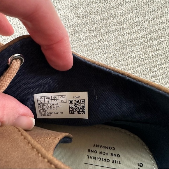 NWT. TOMS Kids' Botas Cupsole Shoe. Size 6. Brown. - Picture 7 of 11